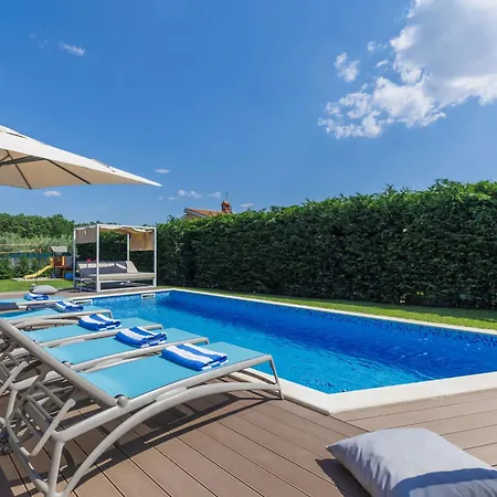 Grande By Interhome וילה