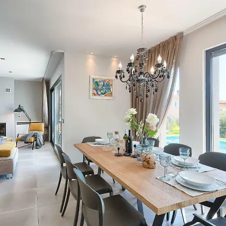 Grande By Interhome וילה *